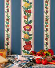 Dainty Flower Golden - Carta da Parati MINDTHEGAP | Transylvanian Rhapsody