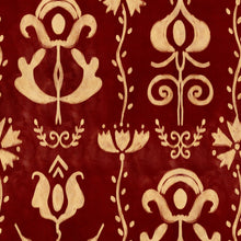 Grandma's Stencil - Carta da Parati MINDTHEGAP | Transylvanian Rhapsody